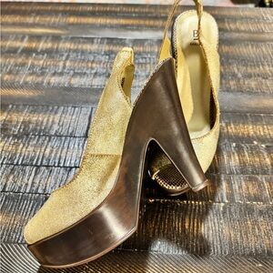 Bakers vintage Y2K 90s gold leather peep toe platform heels US 9 EU 40